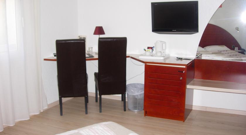 Best Western Montagne Noire Lagarrigue  Eksteriør bilde